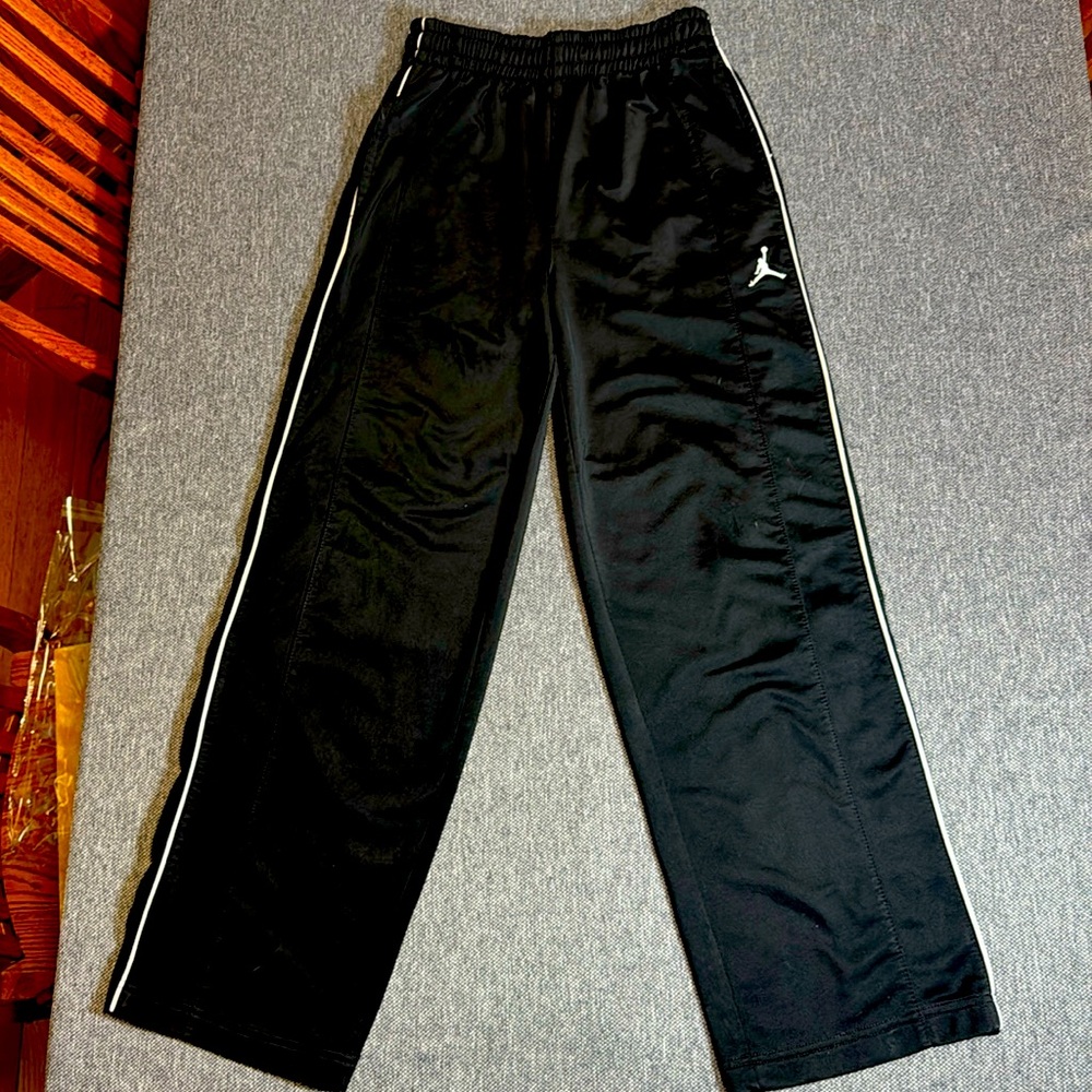 Kids Nike Air Jordan size L (16-18) Black Athletic Pants